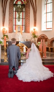 bride groom altar