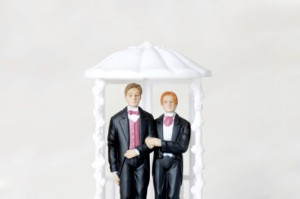 Bryllupskagefigur med to brudgomme